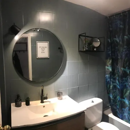 Con Encanto Y Terraza En Barri Vell De Girona, El Cul De La Lleona 赫罗纳